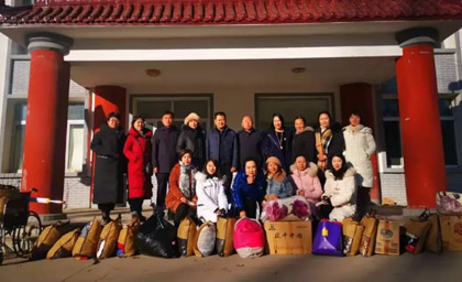 呼市女商會(huì)送溫暖、獻(xiàn)愛(ài)心、助力鄉(xiāng)村振興